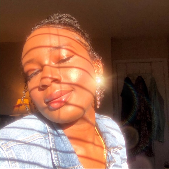 ๐Meet Your Posher, Jami๐ - Picture 1 of 16